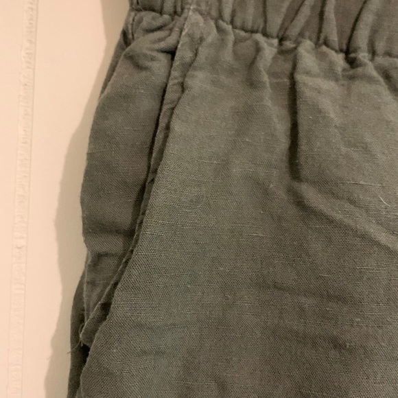 (3 for $20)Abercrombie & Finch, casual black cropped pants size med - Picture 2 of 9